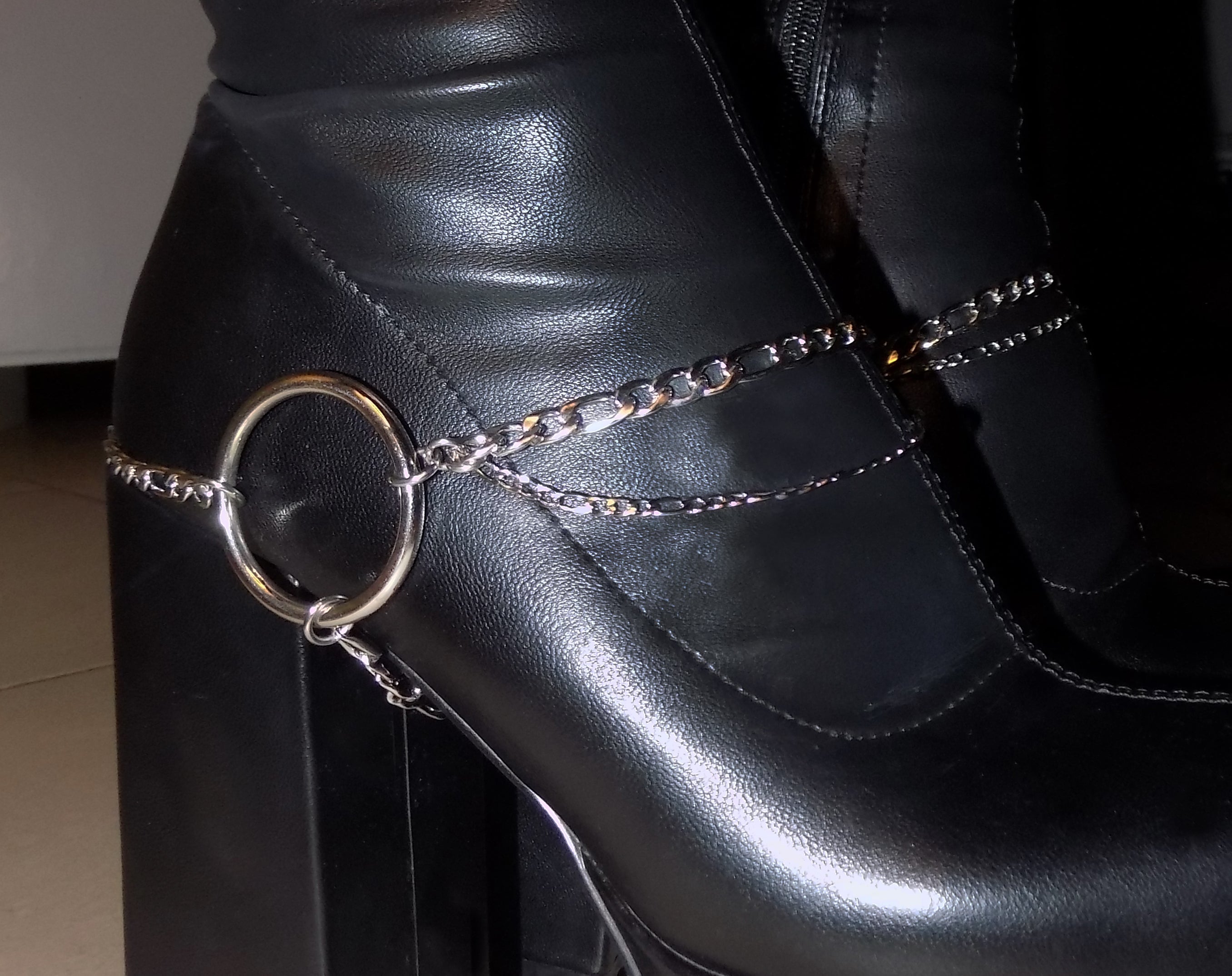 SHOE CHAINS