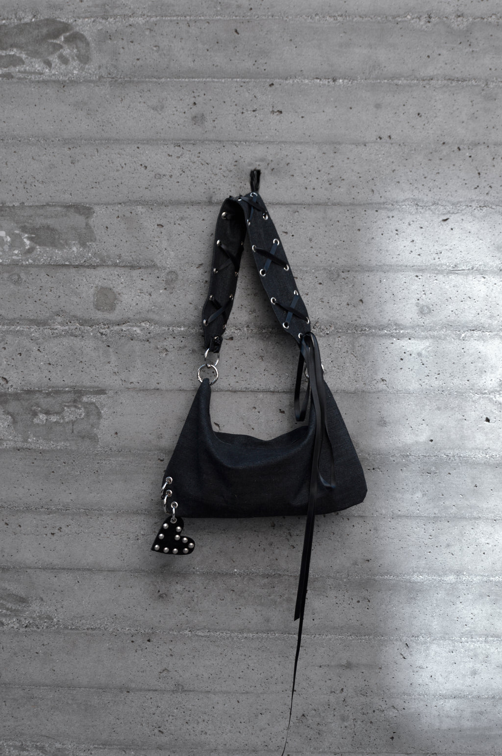 DERAS SIGNATURE JEAN BAG